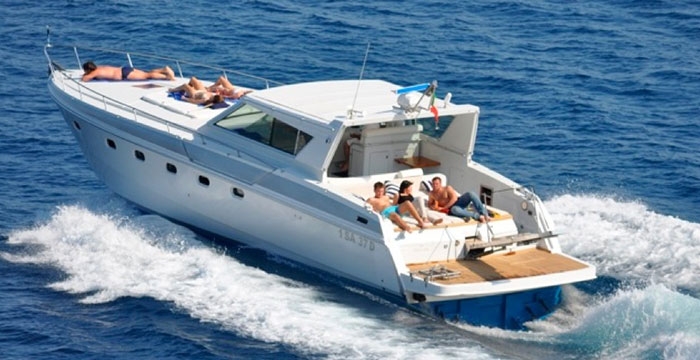 Crewed Motor Yacht Ferretti 47 photo 3