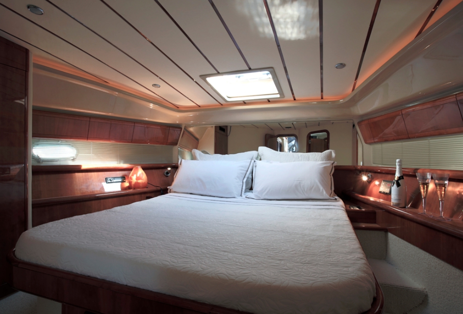 Crewed Motor Yacht Ferretti 53 photo 3