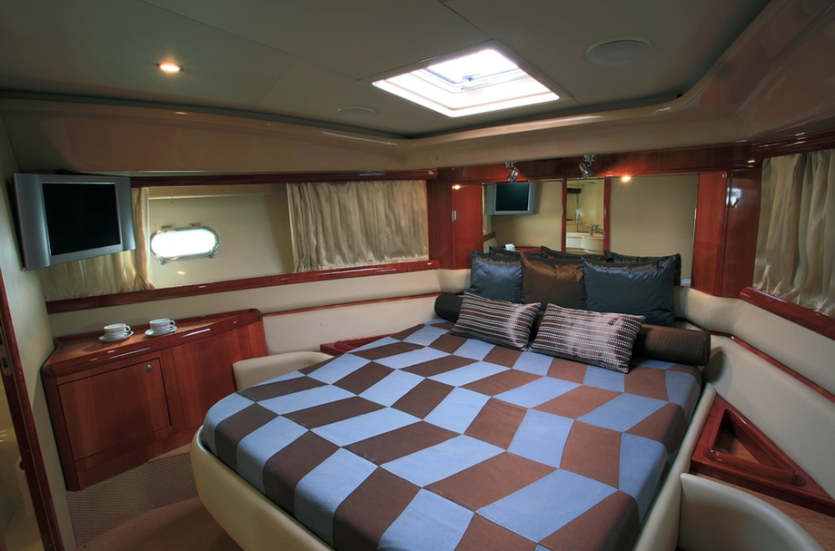 Crewed Motor Yacht Ferretti 590 photo 4