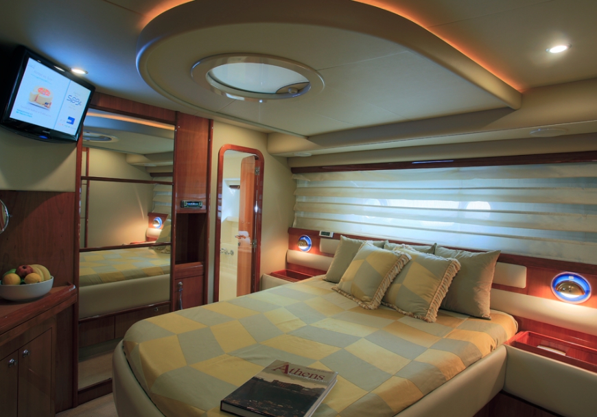 Crewed Motor Yacht Ferretti 590 photo 5