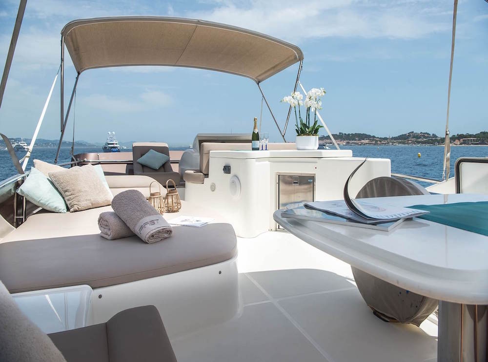 Crewed Motor Yacht Ferretti 620 photo 4