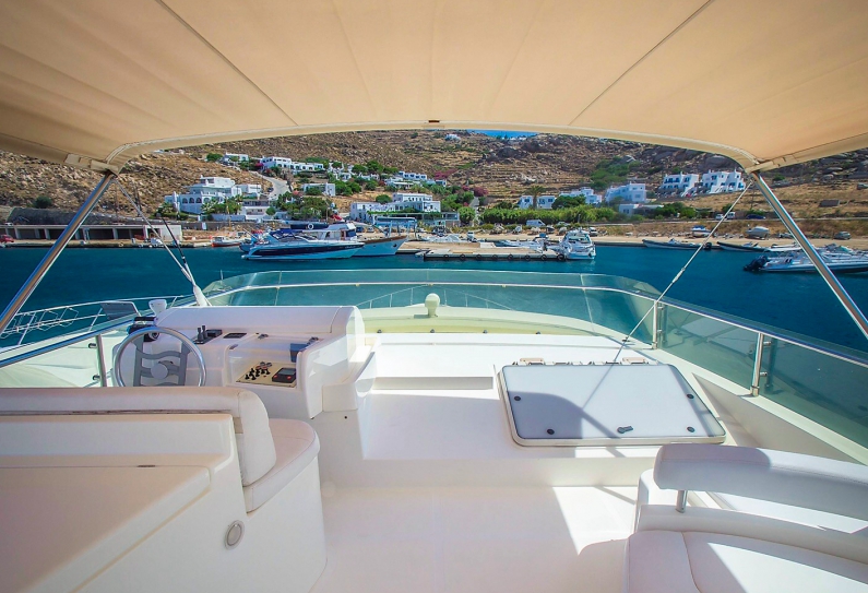 Crewed Motor Yacht Ferretti 68 photo 3