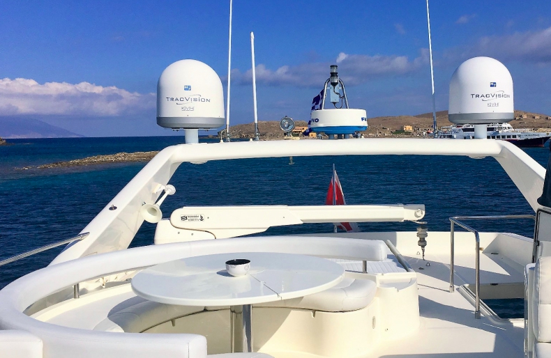 Crewed Motor Yacht Ferretti 68 photo 4