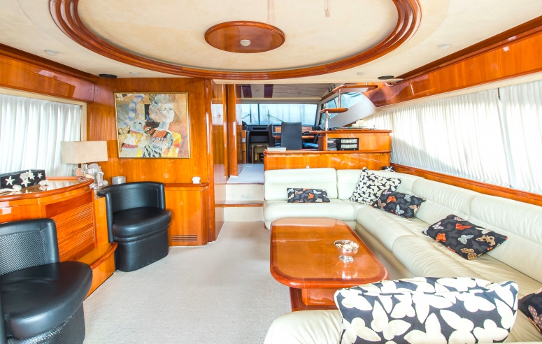 Crewed Motor Yacht Ferretti 68 photo 5