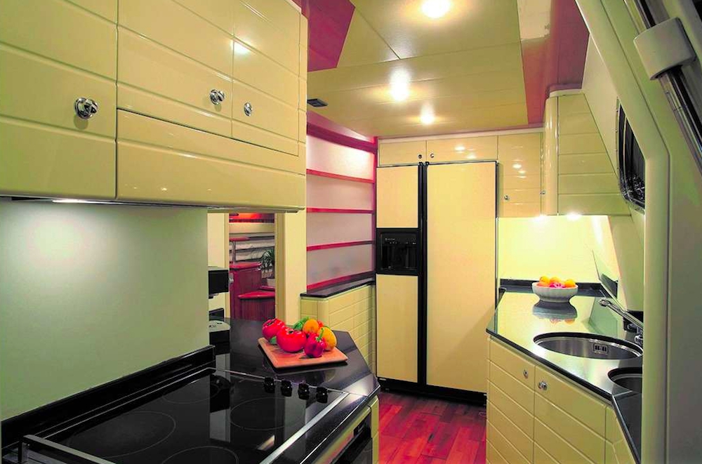 Crewed Motor Yacht Ferretti 760 photo 7