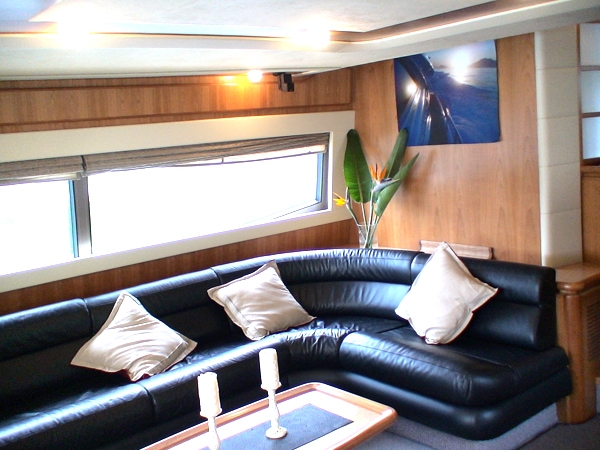 Crewed Motor Yacht Ferretti 761 photo 3