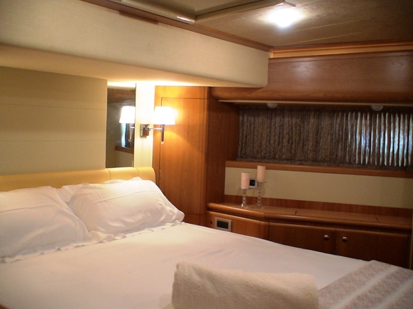 Crewed Motor Yacht Ferretti 761 photo 5