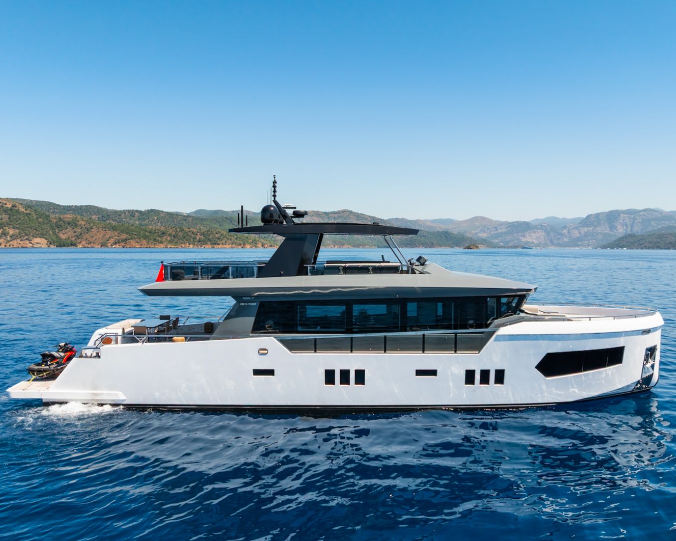 Luxury Crewed Motor Yacht FERRO 77