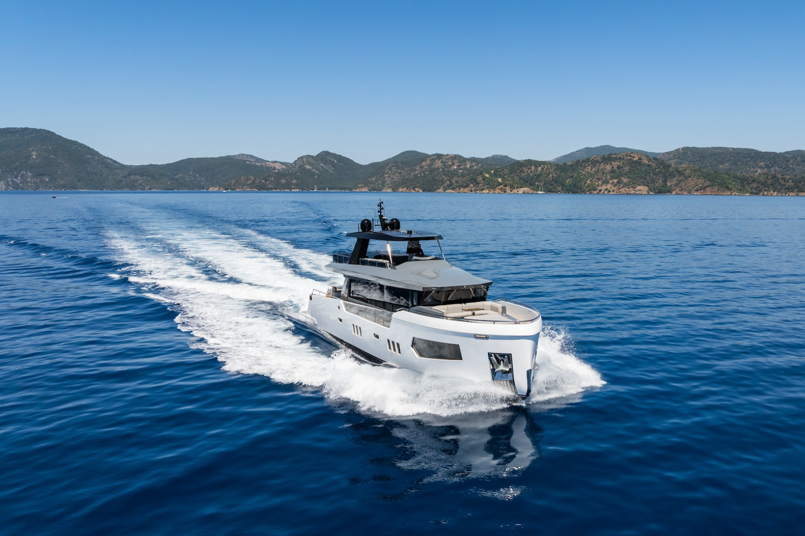 Luxury Crewed Motor Yacht FERRO 77 photo 3