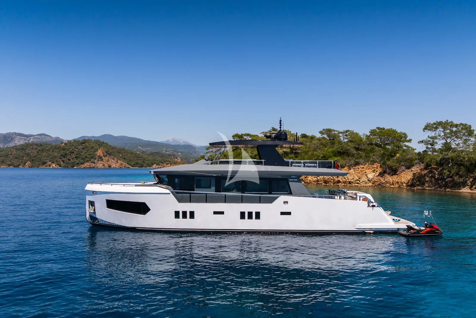 Luxury Crewed Motor Yacht FERRO 77 photo 8