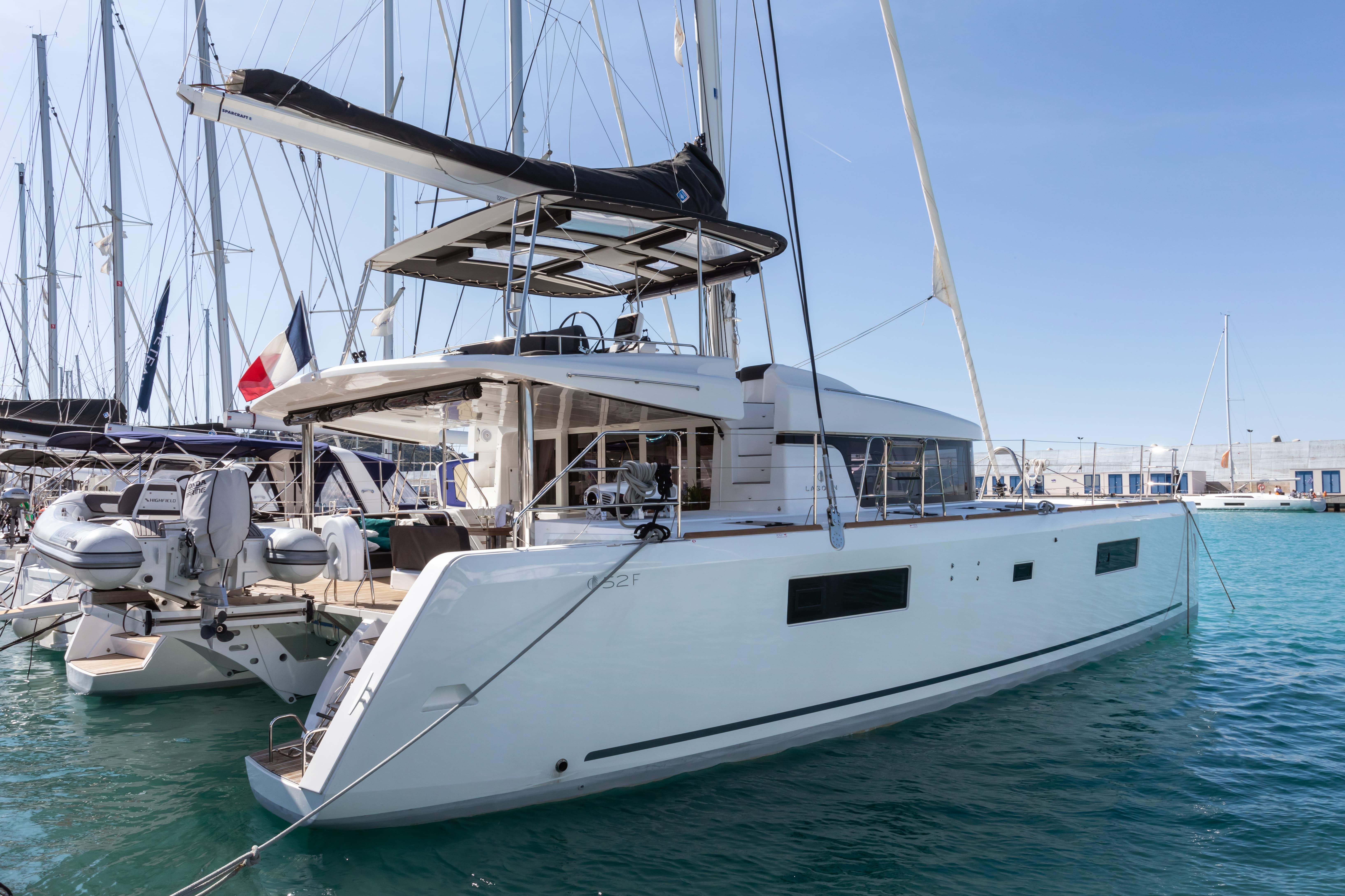 Crewed Catamaran FICO photo 3