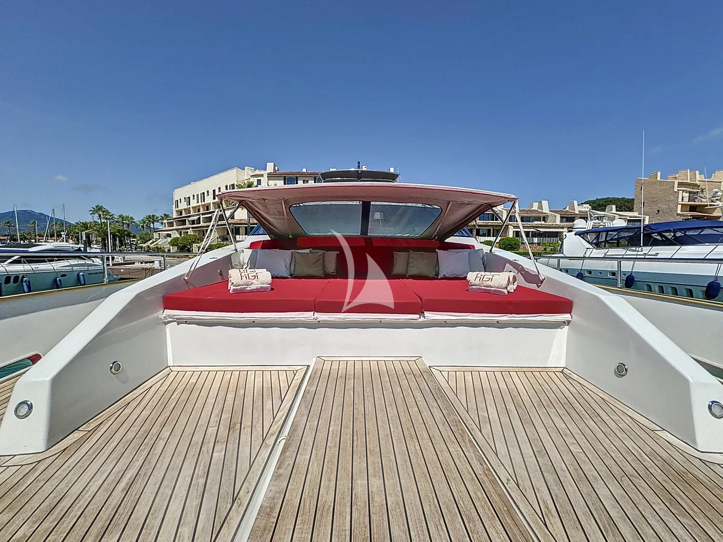 Luxury Crewed Motor Yacht FIGI photo 4