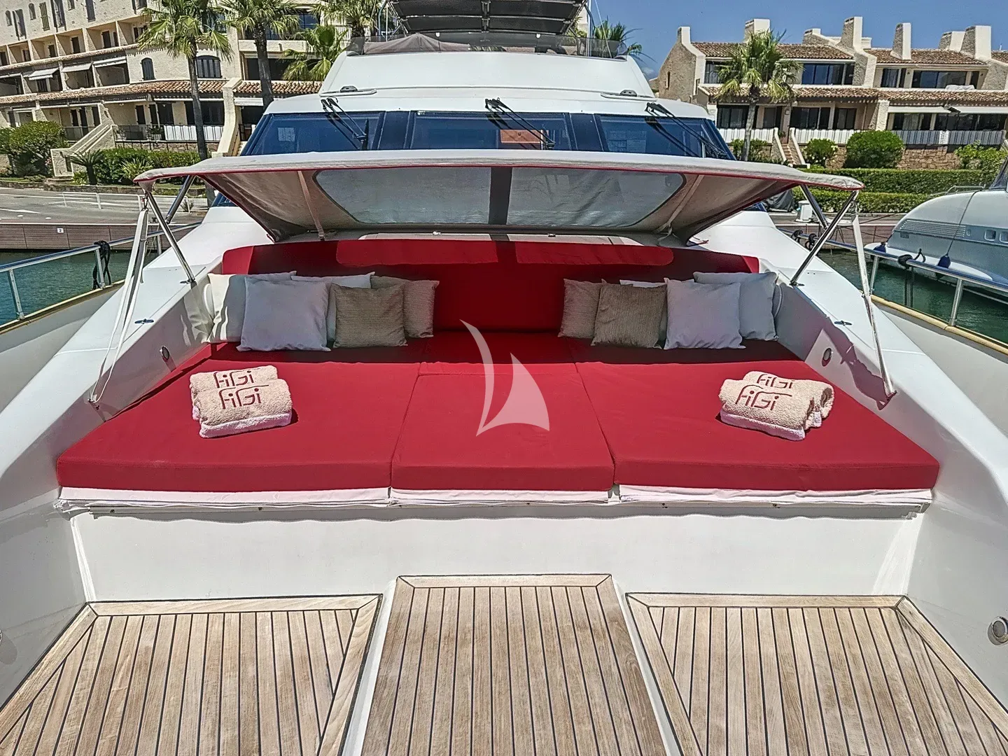 Luxury Crewed Motor Yacht FIGI photo 5
