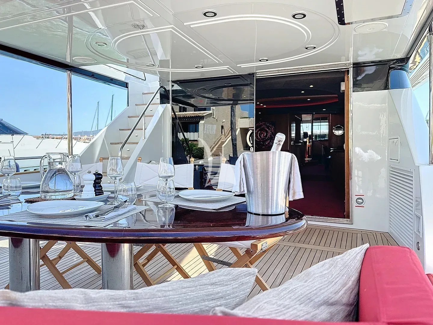 Luxury Crewed Motor Yacht FIGI photo 7
