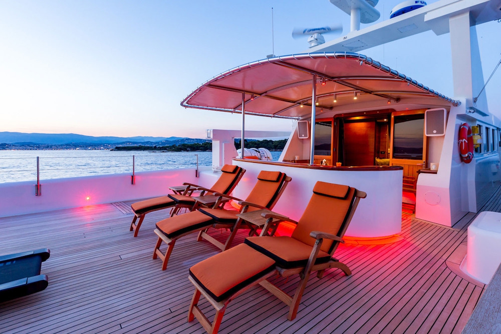 Luxury Crewed Motor Yacht FIORENTE photo 4