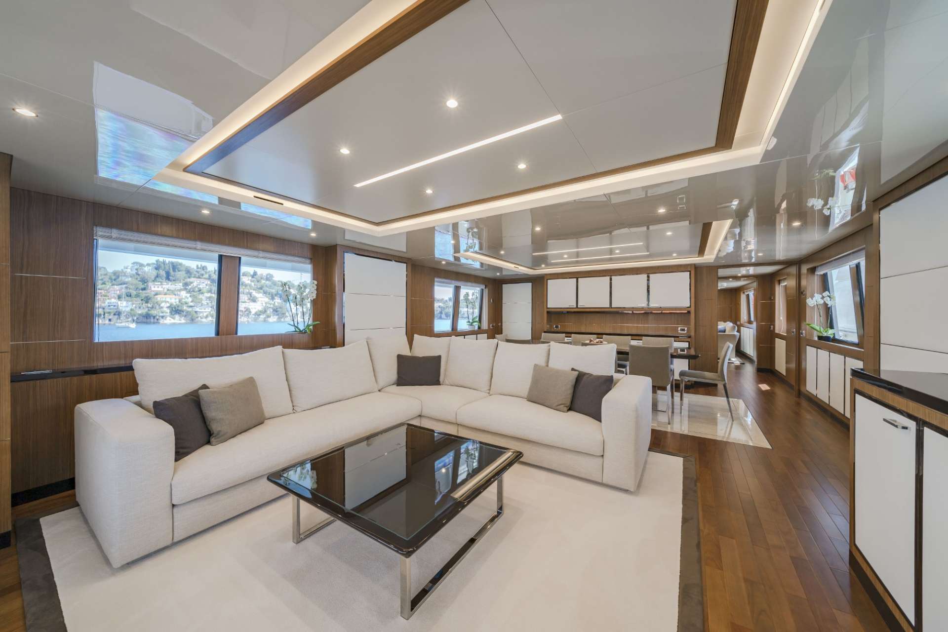 Luxury Crewed Motor Yacht FIORENTE photo 6