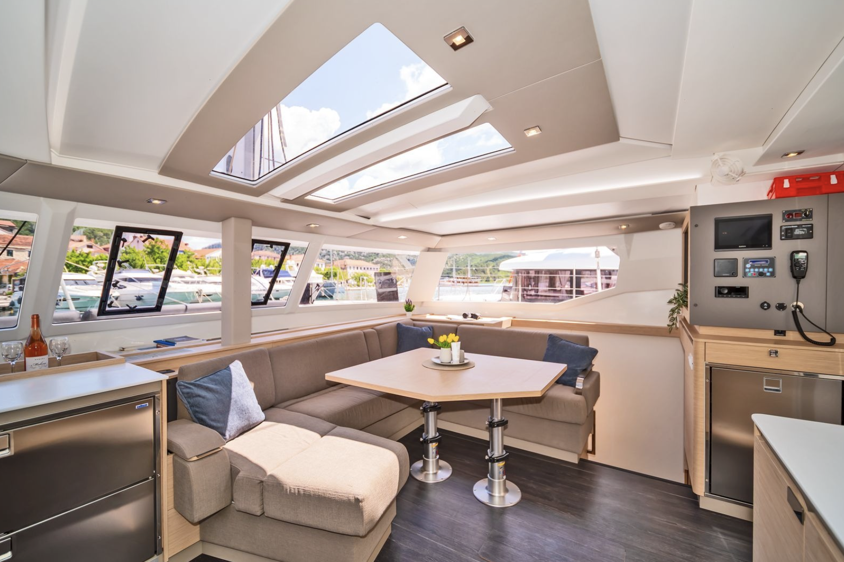 Bareboat FIRST LIFE photo 3