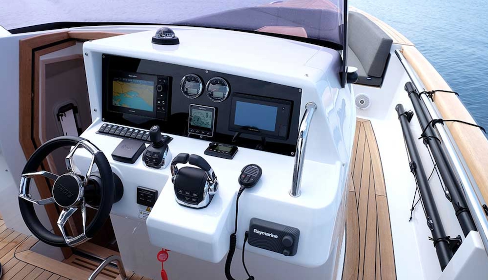 Bareboat Motor Yacht Fjord 36 Open photo 7