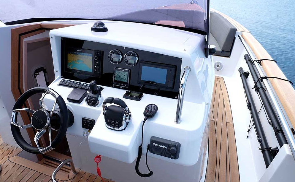 Bareboat Motor Yacht Fjord 36 Open photo 4