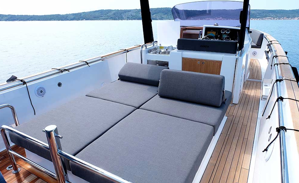 Bareboat Motor Yacht Fjord 36 Open photo 5