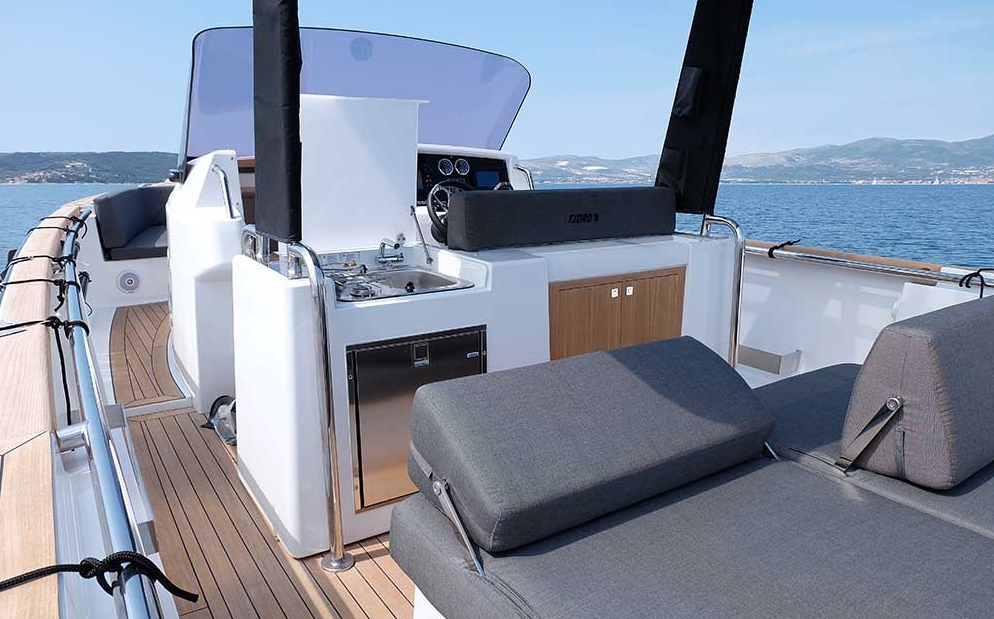 Bareboat Motor Yacht Fjord 36 Open photo 6