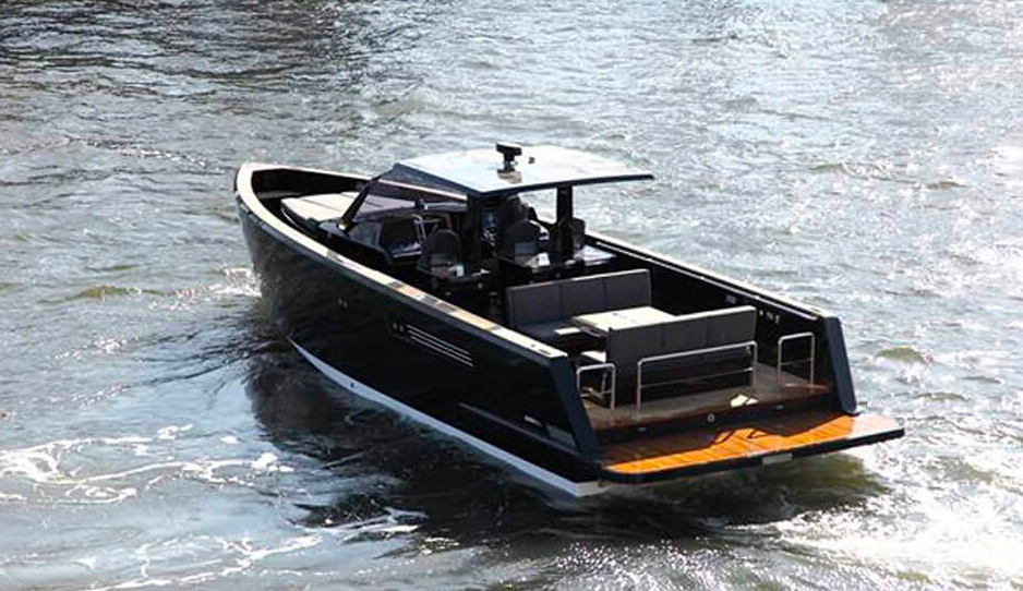 Crewed Motor Yacht Fjord 40 Open