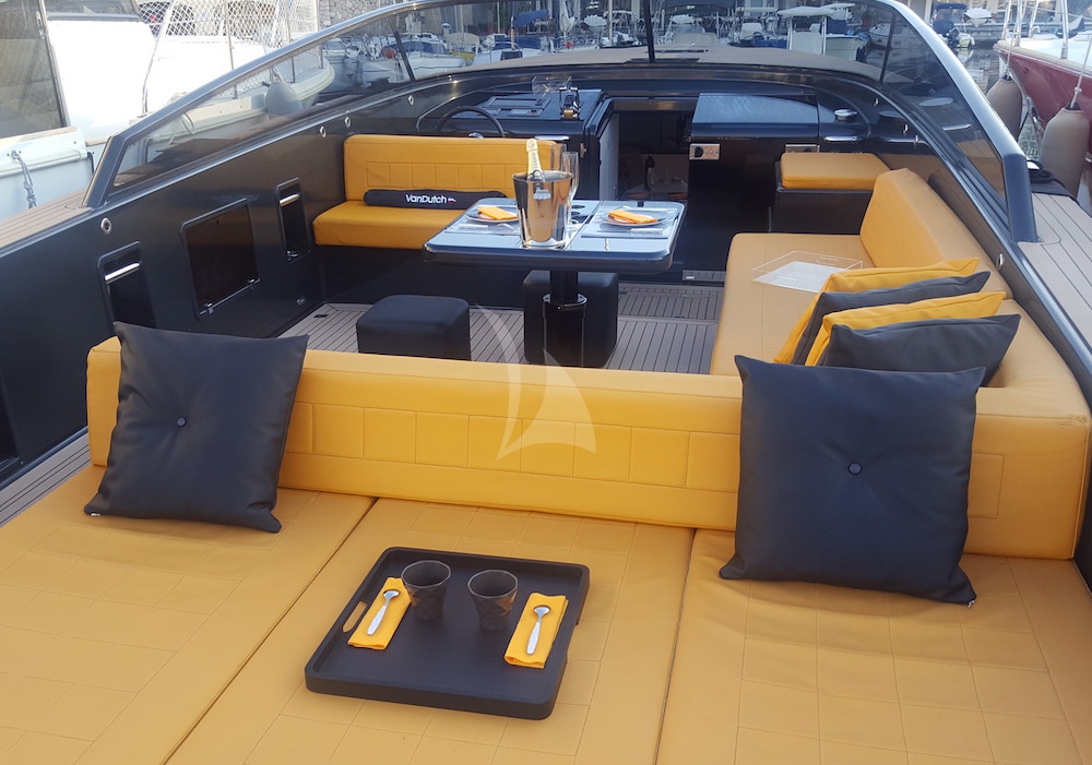 Crewed Motor Yacht FLASH photo 4