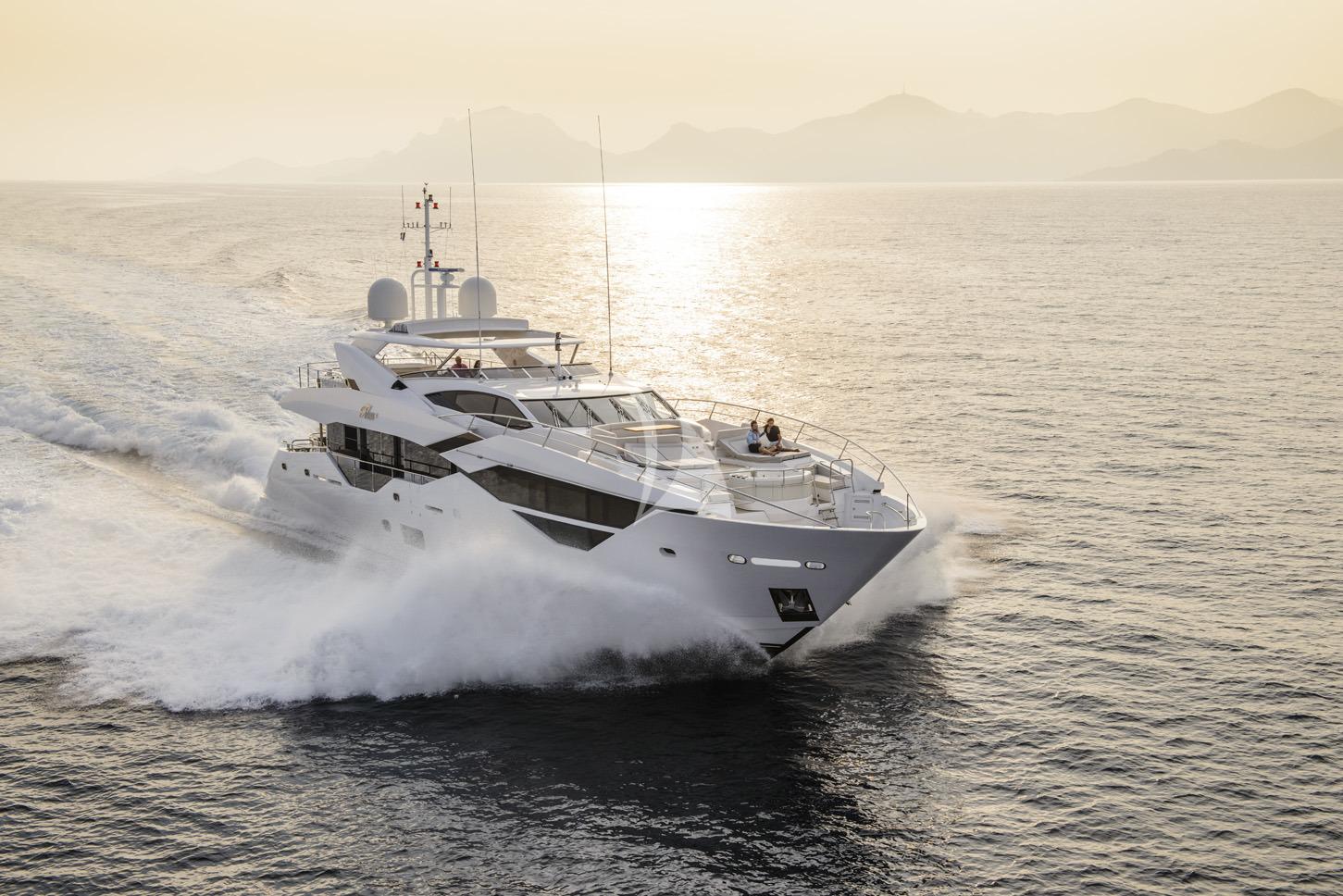 Luxury Crewed Motor Yacht FLEUR photo 4