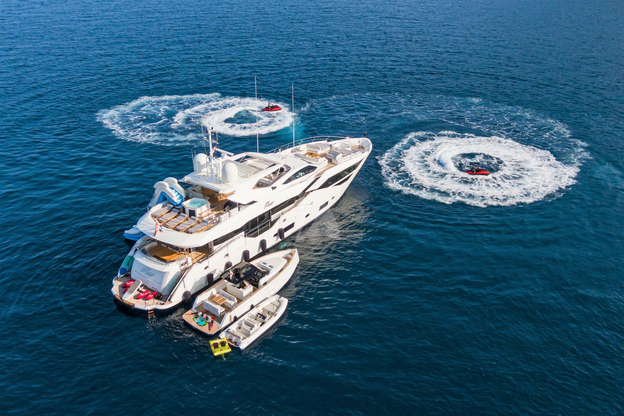 Luxury Crewed Motor Yacht FLEUR photo 6
