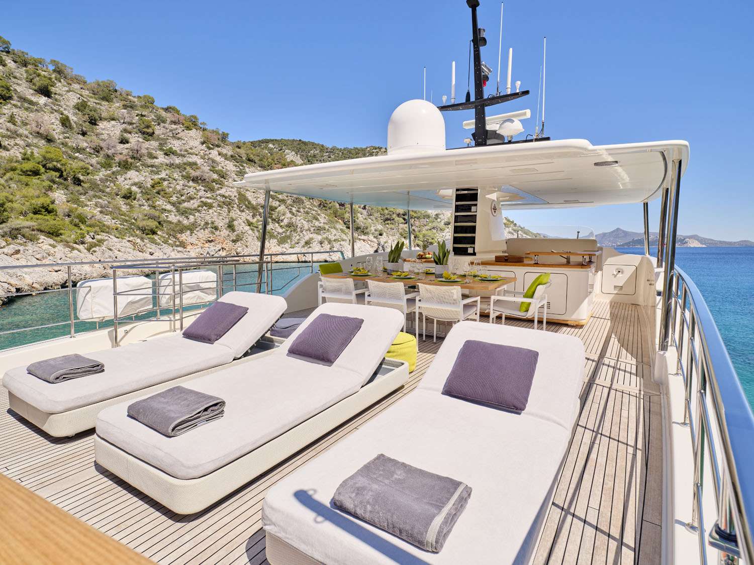 Luxury Crewed Motor Yacht FLOR photo 4