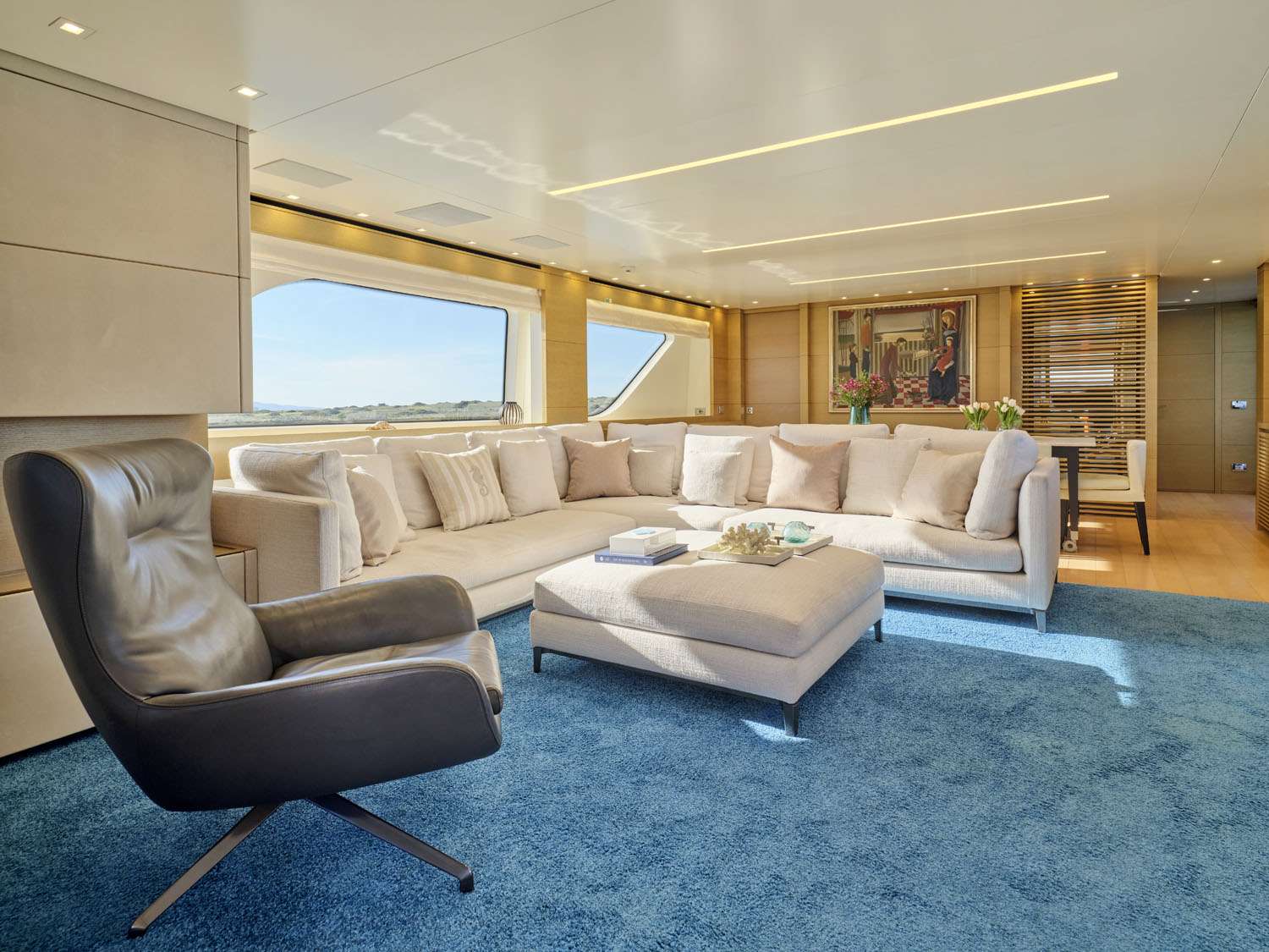 Luxury Crewed Motor Yacht FLOR photo 7