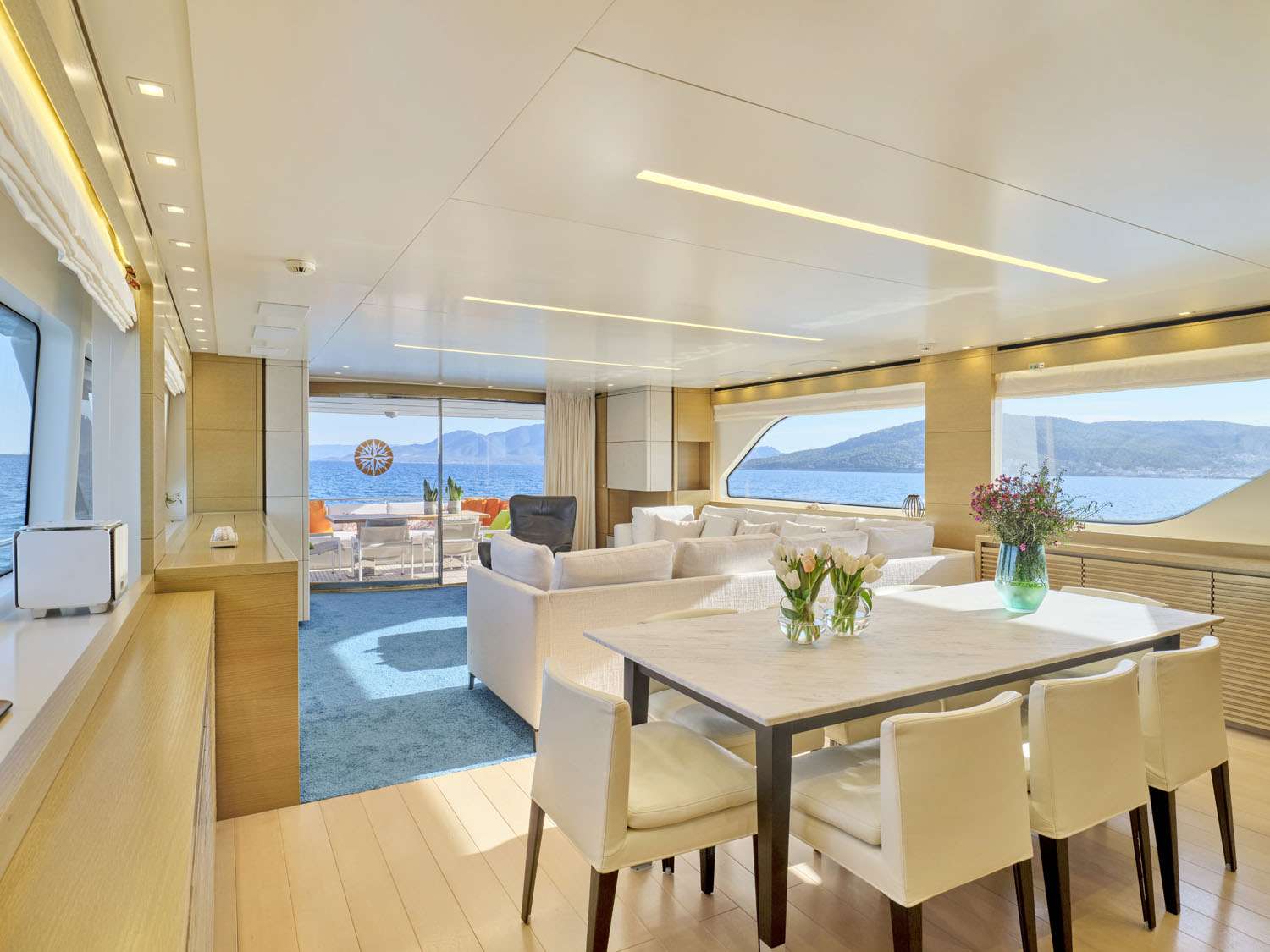 Luxury Crewed Motor Yacht FLOR photo 8
