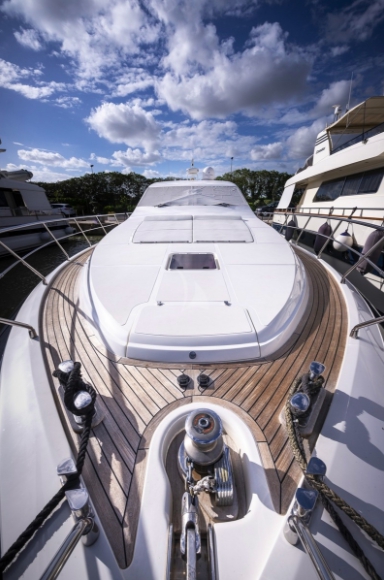 Luxury Crewed Motor Yacht FLY AWAY photo 3