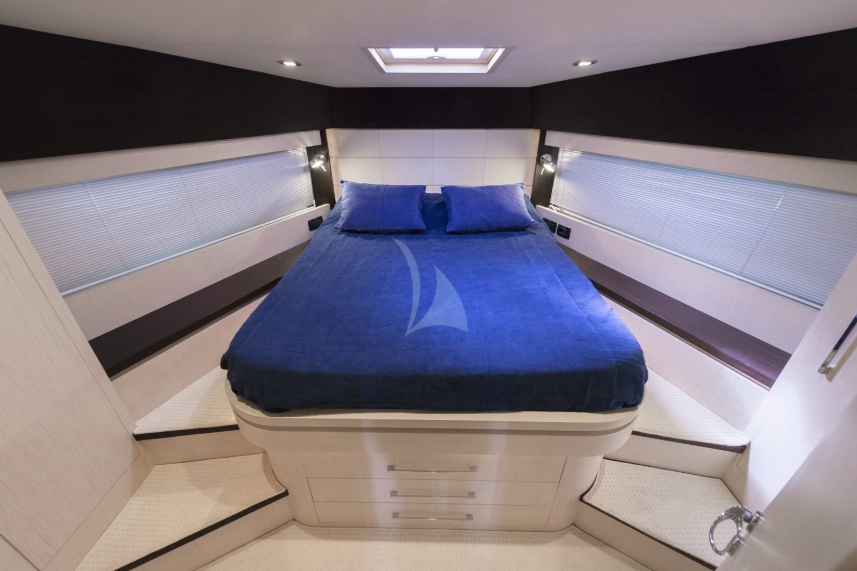 Luxury Crewed Motor Yacht FLY AWAY photo 6