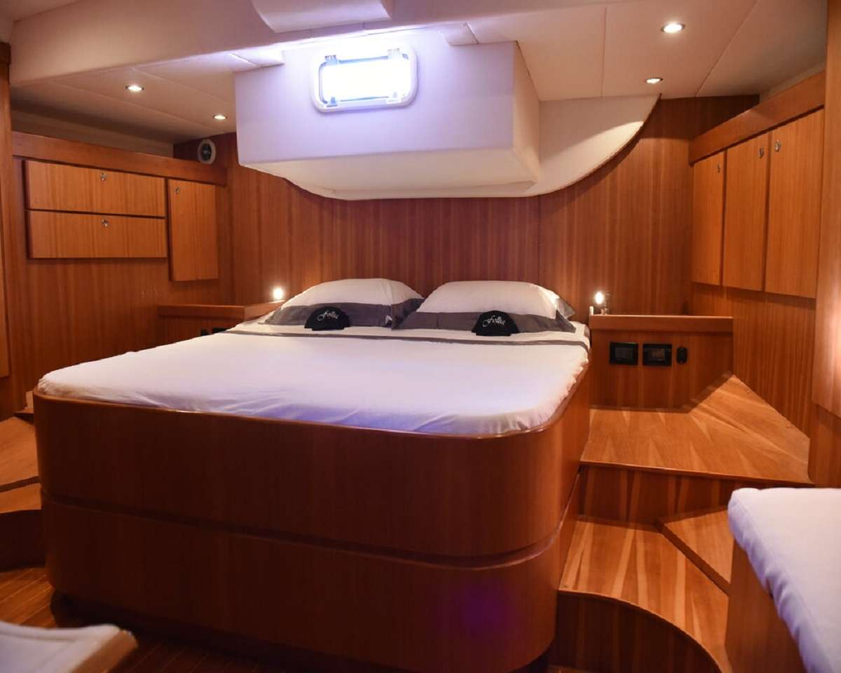 Classic Sailing Yacht FOLLIA photo 6