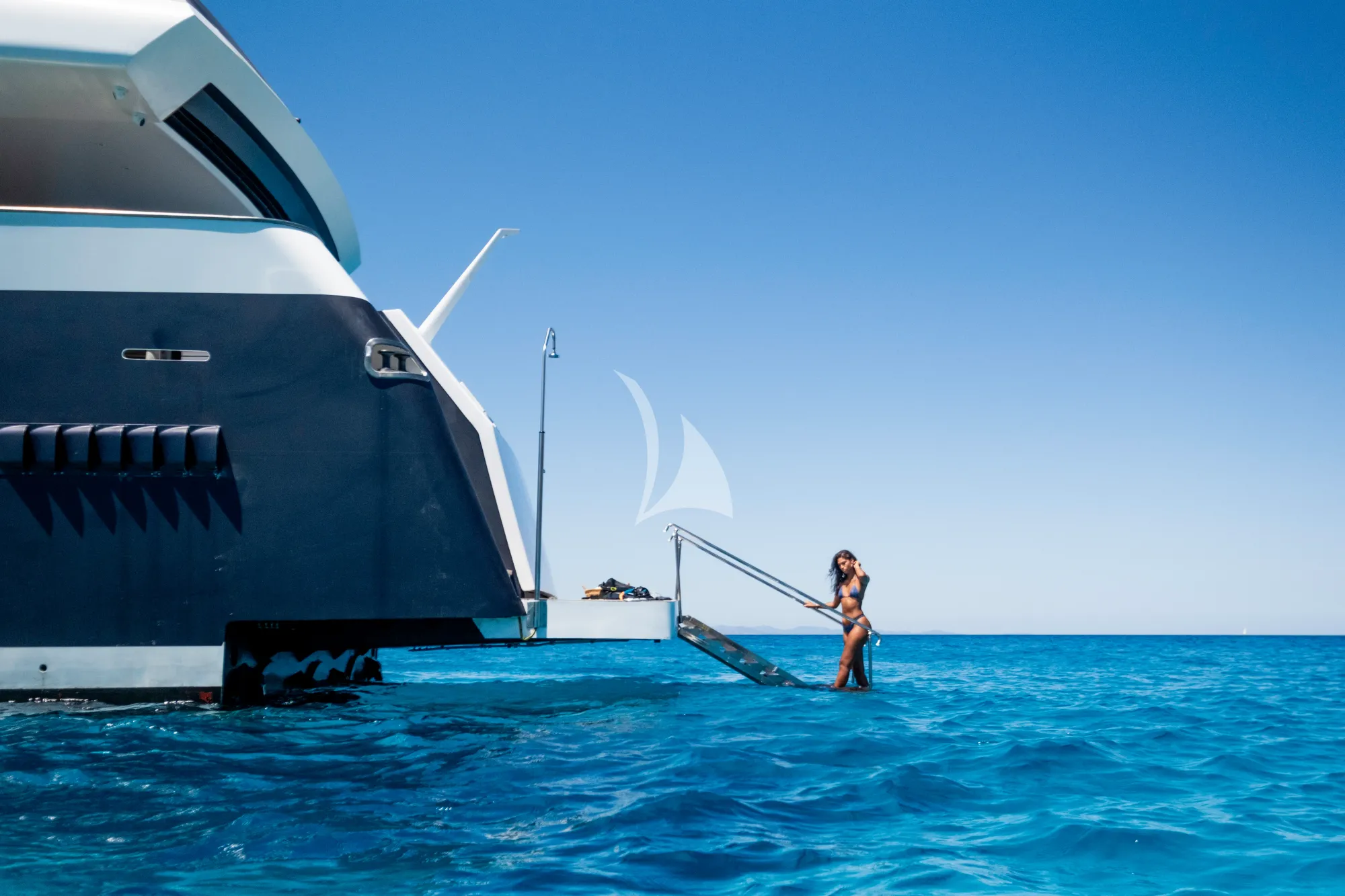 Luxury Crewed Motor Yacht FONERS photo 8