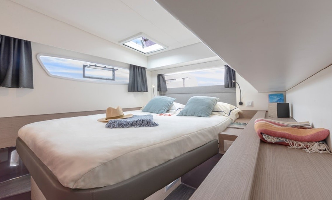 Bareboat Catamaran DAISY photo 4