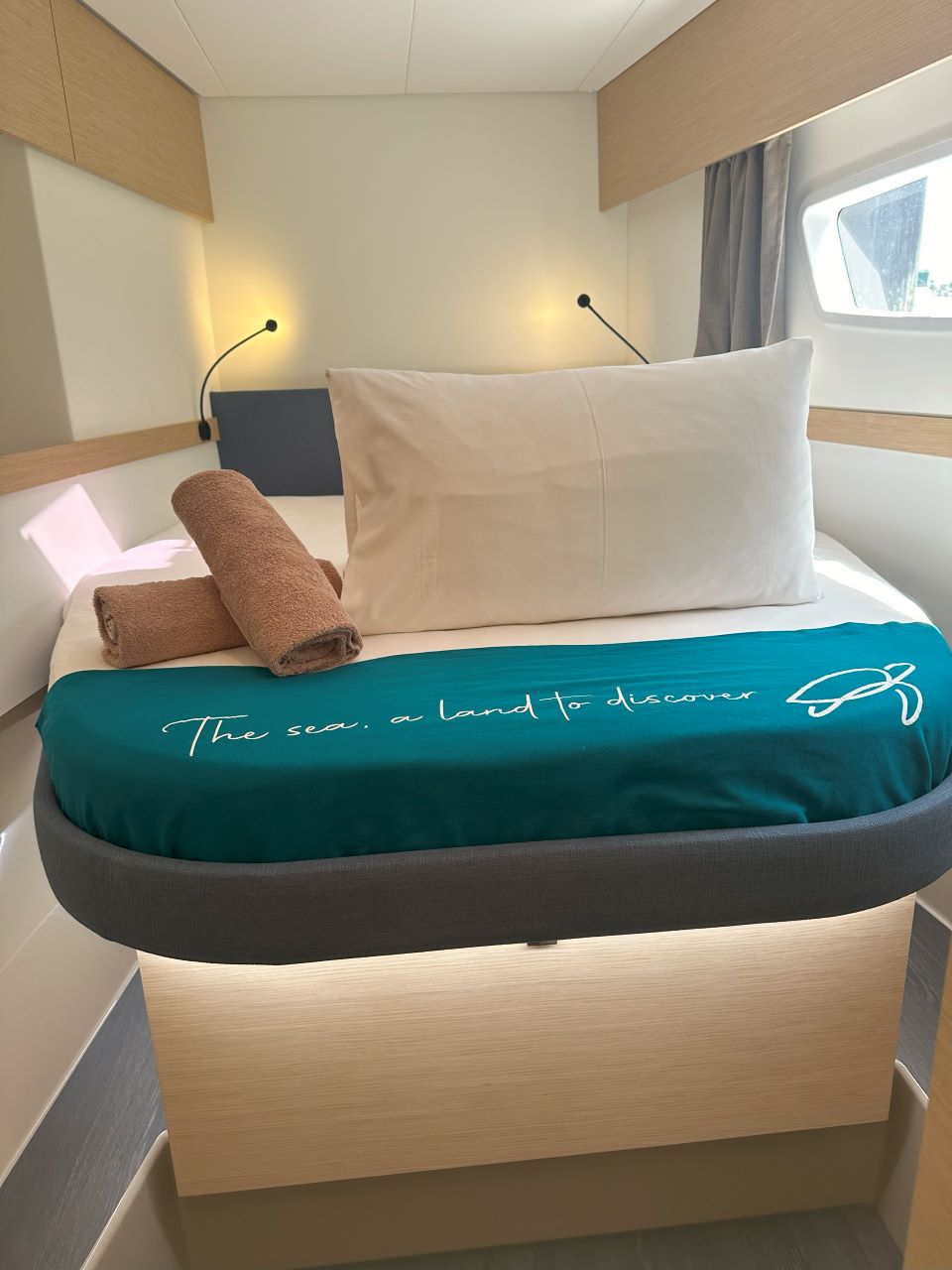 Bareboat Catamaran Fountaine Pajot Elba 45 photo 6