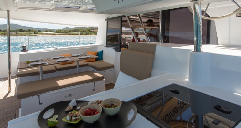 Bareboat Catamaran Fountaine Pajot Helia 44 photo 6