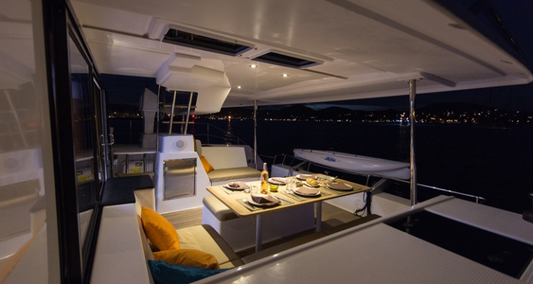 Bareboat Catamaran Fountaine Pajot Helia 44 photo 7