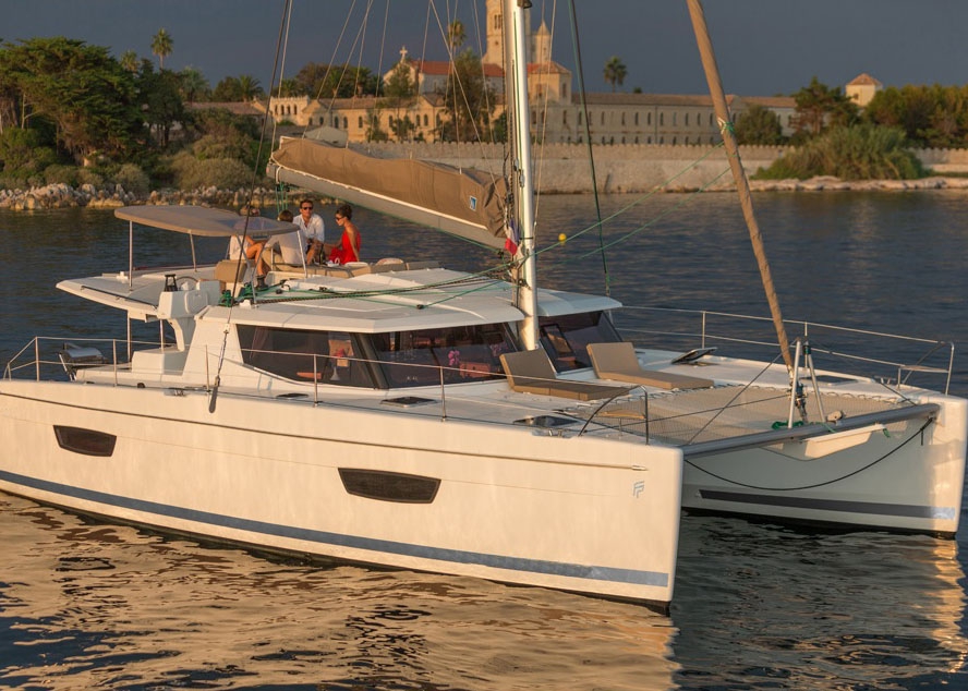 Bareboat Catamaran Fountaine Pajot Helia 44 photo 3