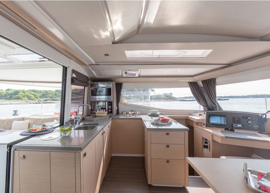 Bareboat Catamaran Fountaine Pajot Helia 44 photo 6