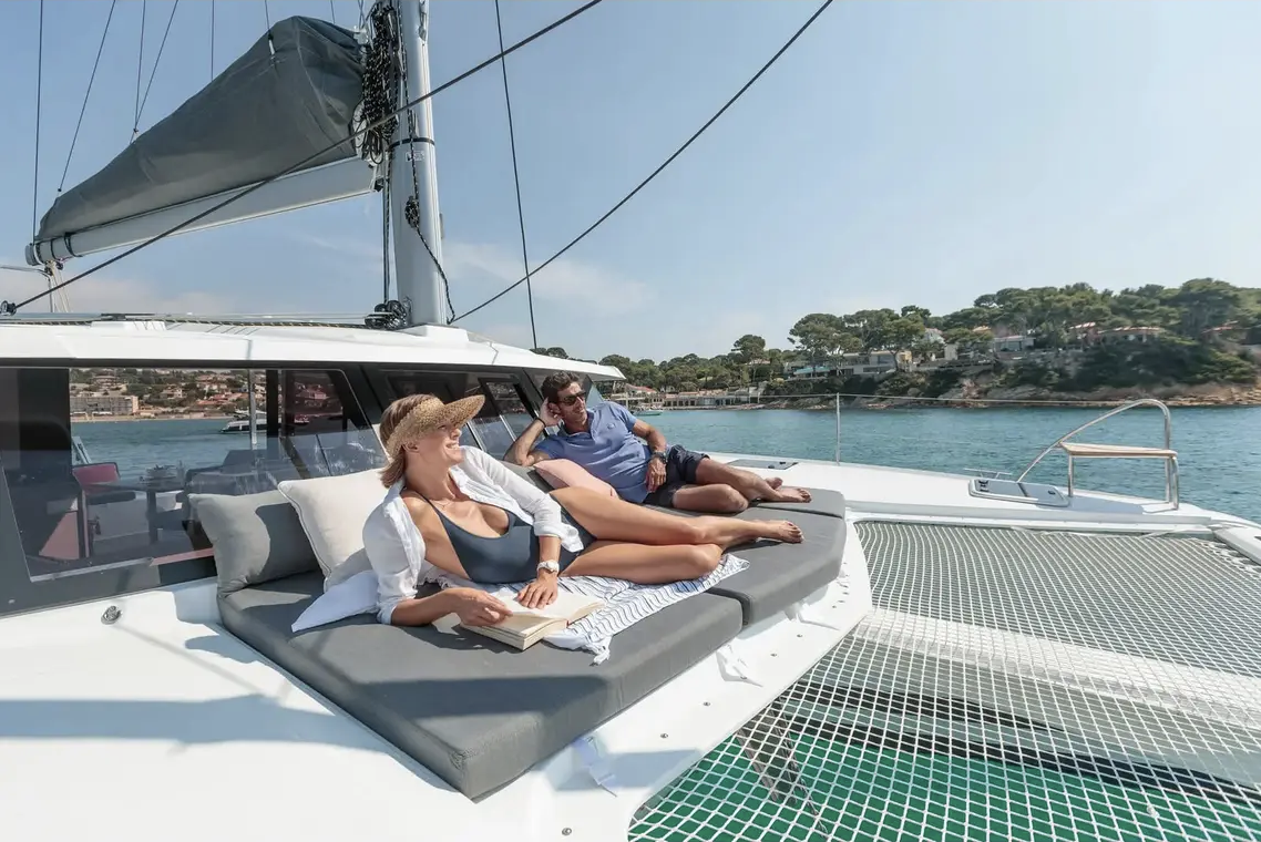 Bareboat Catamaran Fountaine Pajot Isla 40 photo 4