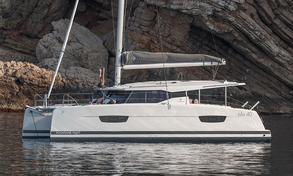Bareboat Catamaran Fountaine Pajot Isla 40