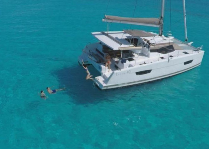 Bareboat Catamaran Fountaine Pajot Lucia 40
