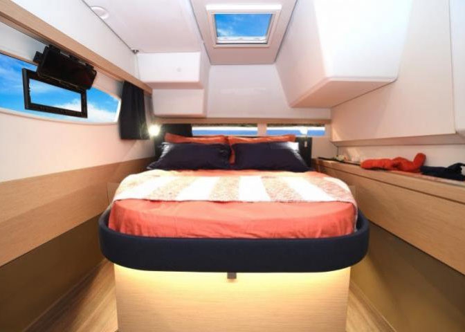 Bareboat Catamaran Fountaine Pajot Lucia 40 photo 5