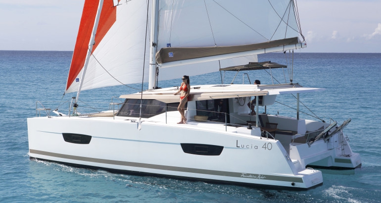 Bareboat Catamaran Fountaine Pajot Lucia 40 photo 4