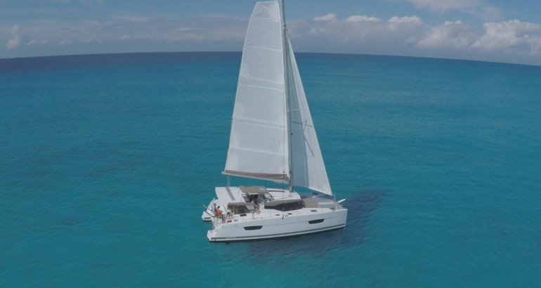 Bareboat Catamaran Fountaine Pajot Lucia 40 photo 8