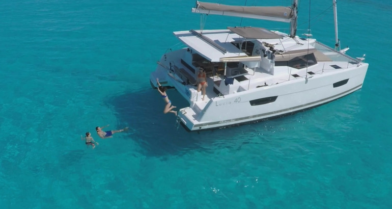 Bareboat Catamaran Fountaine Pajot Lucia 40 photo 6