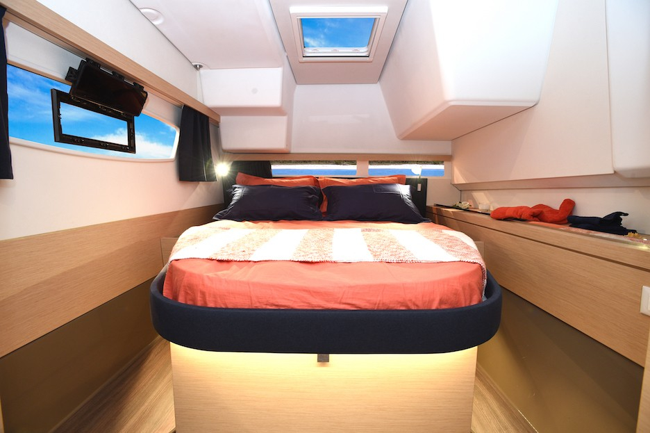 Bareboat Catamaran INFINITE BLUE photo 6